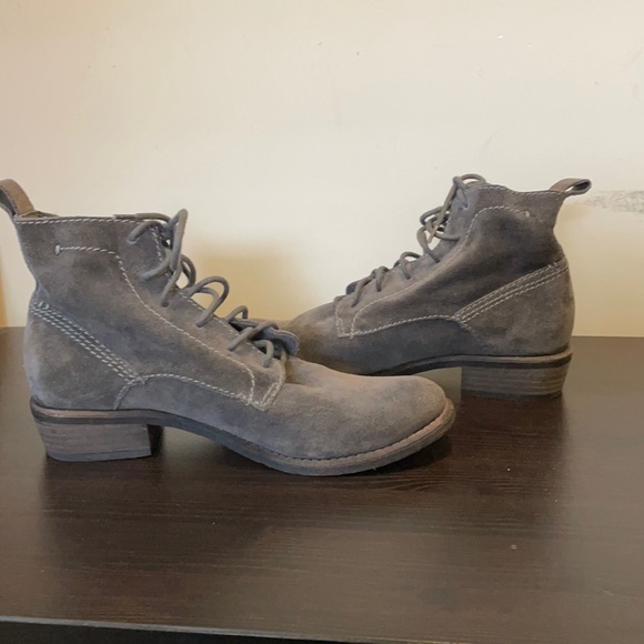 Dolce Vita Seema lace up Grey Suede Booties. Size 8 - Picture 3 of 11